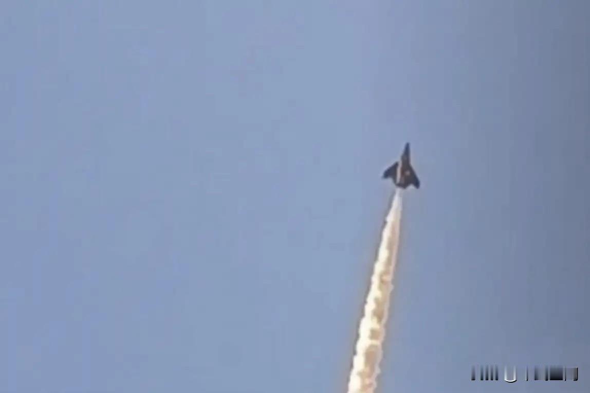 歼50进行应急测试飞行！这次的试飞不同往常，而是进行应急减重+飞控考验，测试歼