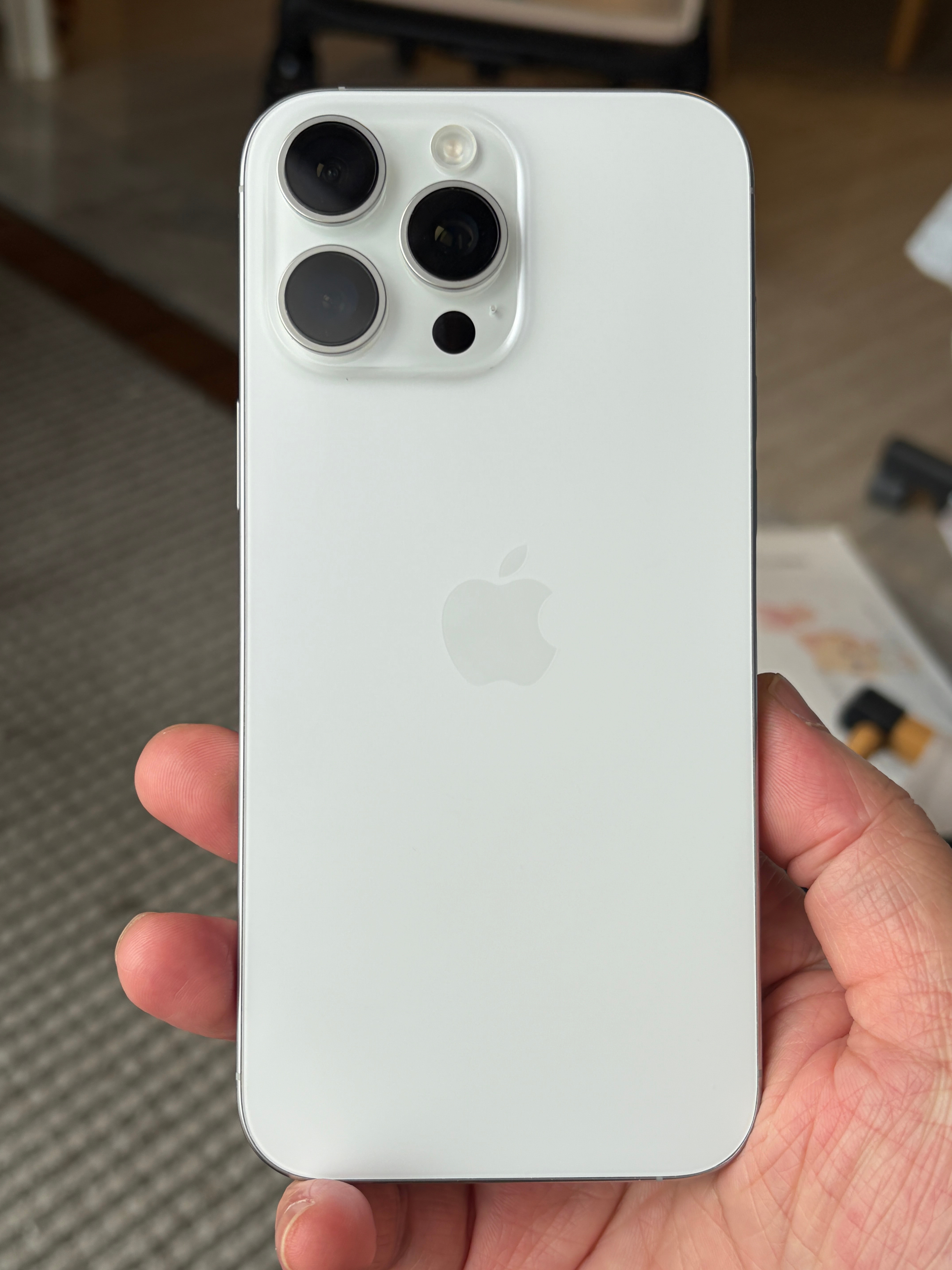 看多了iPhone17ProMax，回过头看看iPhone16ProMax，