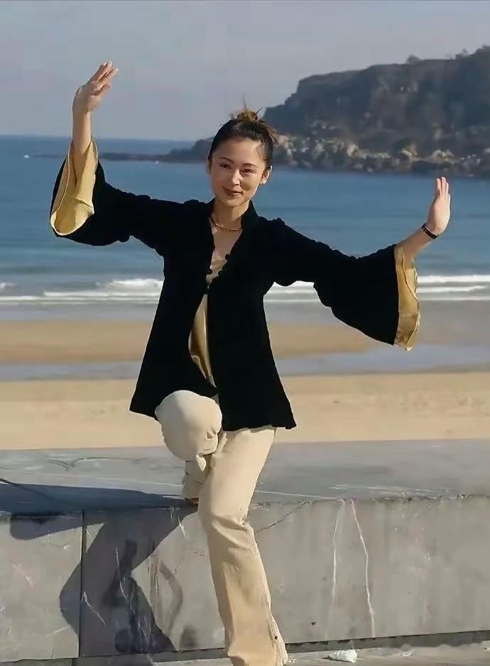 陈红年轻时不是一般的美，难怪陈凯歌大导演这么迷恋她​​​