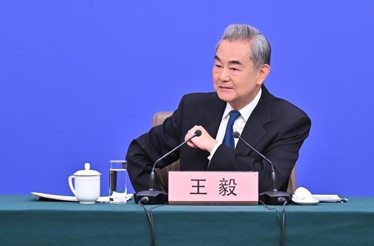 中巴通电话！2026年5月12号晚上，咱们外交部长王毅，和巴基斯坦的副总理兼外