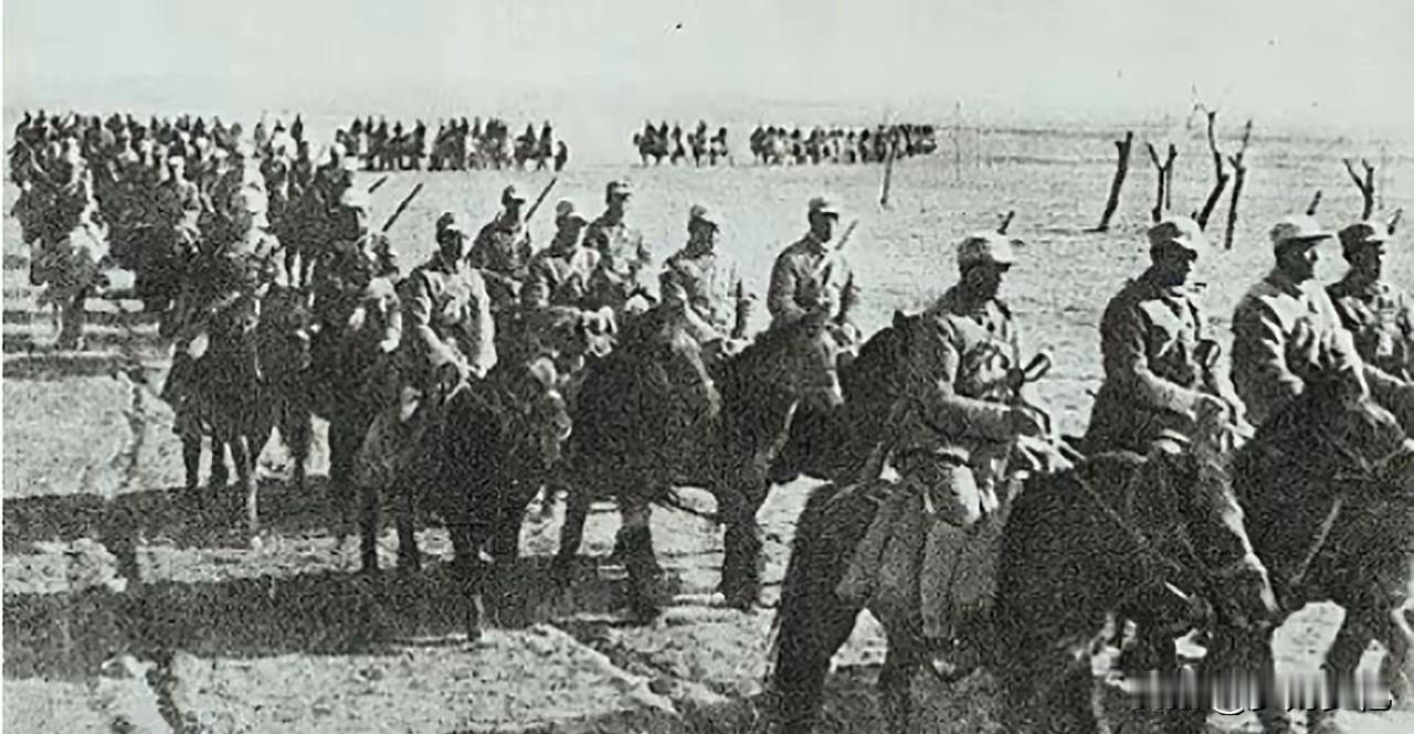 1942年新四军被日军围死，团长抱着手榴弹要同归于尽，一声“骑兵到”逆转绝境！