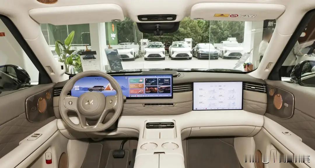 当理想L9以“移动的家”巩固家庭市场，问界M9靠华为生态抢占商务赛道，智己LS9