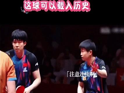 多哈混双结束，莎头在等着被采访，后面是吉村在和教练做最后的复盘。能拼到决赛的