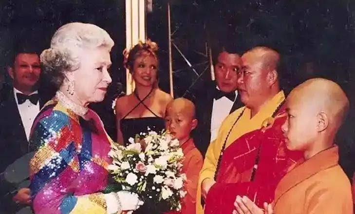 那时，释永信还接待过英国女王伊丽莎白二世呢！你们怎么说…#少林寺释永信#