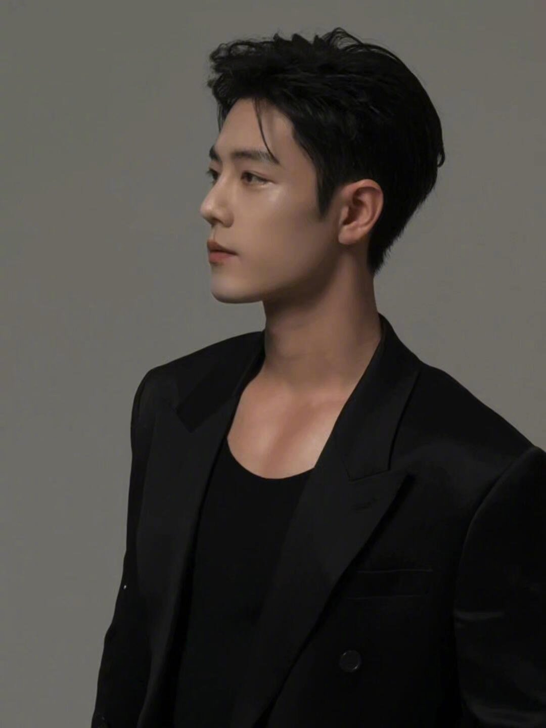 肖战清爽老钱风明明是基础款，怎么肖战穿着就这么显贵肖战