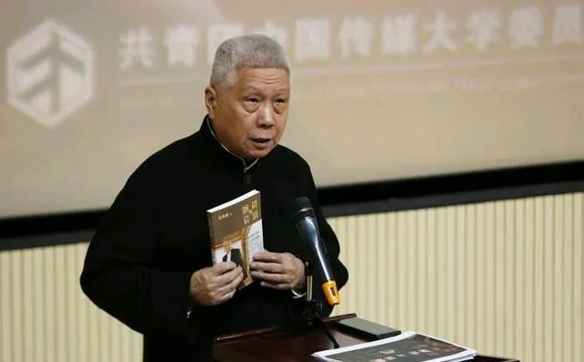 马未都其实就是个文物贩子，但却被包装成了个历史学家，一天到晚说古人这不对那没有的