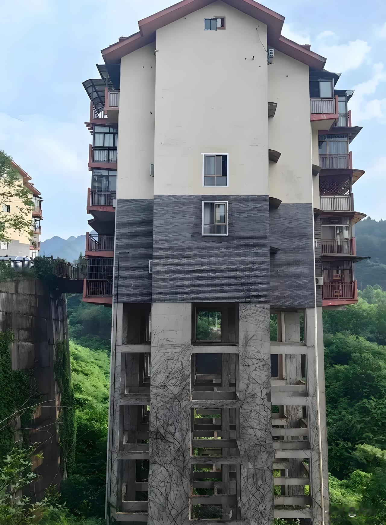 我是万万没想到啊！屋老板没有上亿的身家，都不可能建出这么牛的房子。不知是钱多