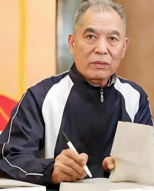 著名作家梁晓声的小姨20多岁时，未婚怀孕，誓死不说孩子的父亲是谁，最后被开除，生