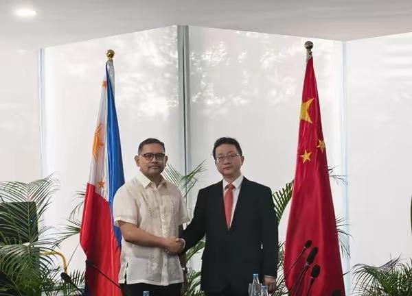 谈成了，菲律宾改口了。近日，菲律宾为了能够缓和关系，和中国进行了沟通交流，并当场