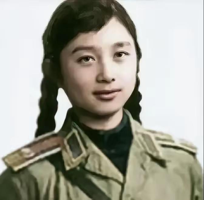 1971年的秋天，南京的大礼堂坐满了人；李香芝被五花大绑，押上台；判决是死刑，立