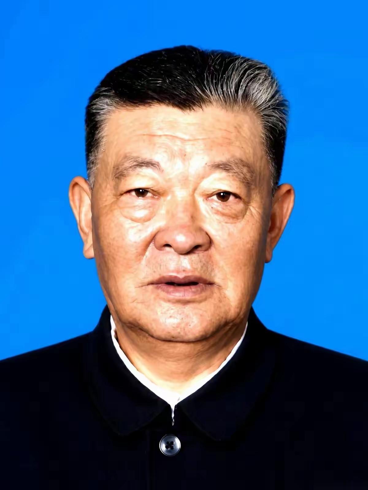 青海，一个副省长，叫尕布龙。他在这个位置上干了二十多年，却死活不肯搬进政府大