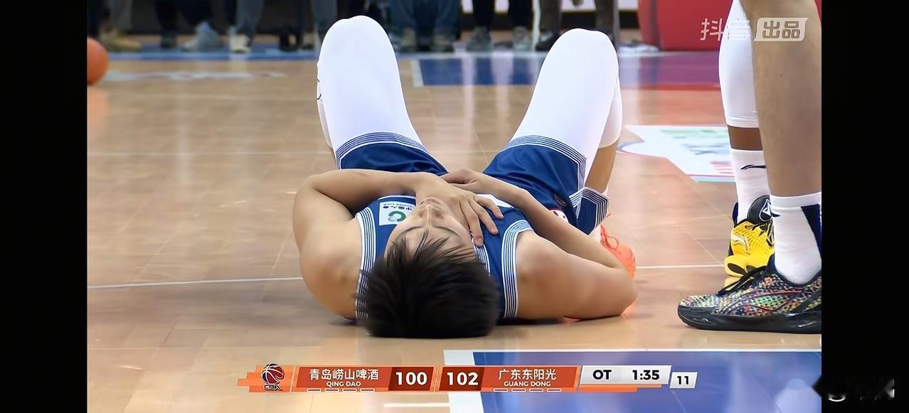 广东男篮这个外援迈克尔得分能力很强。但一个非常不好的习惯动作，差点葬送了整个比赛