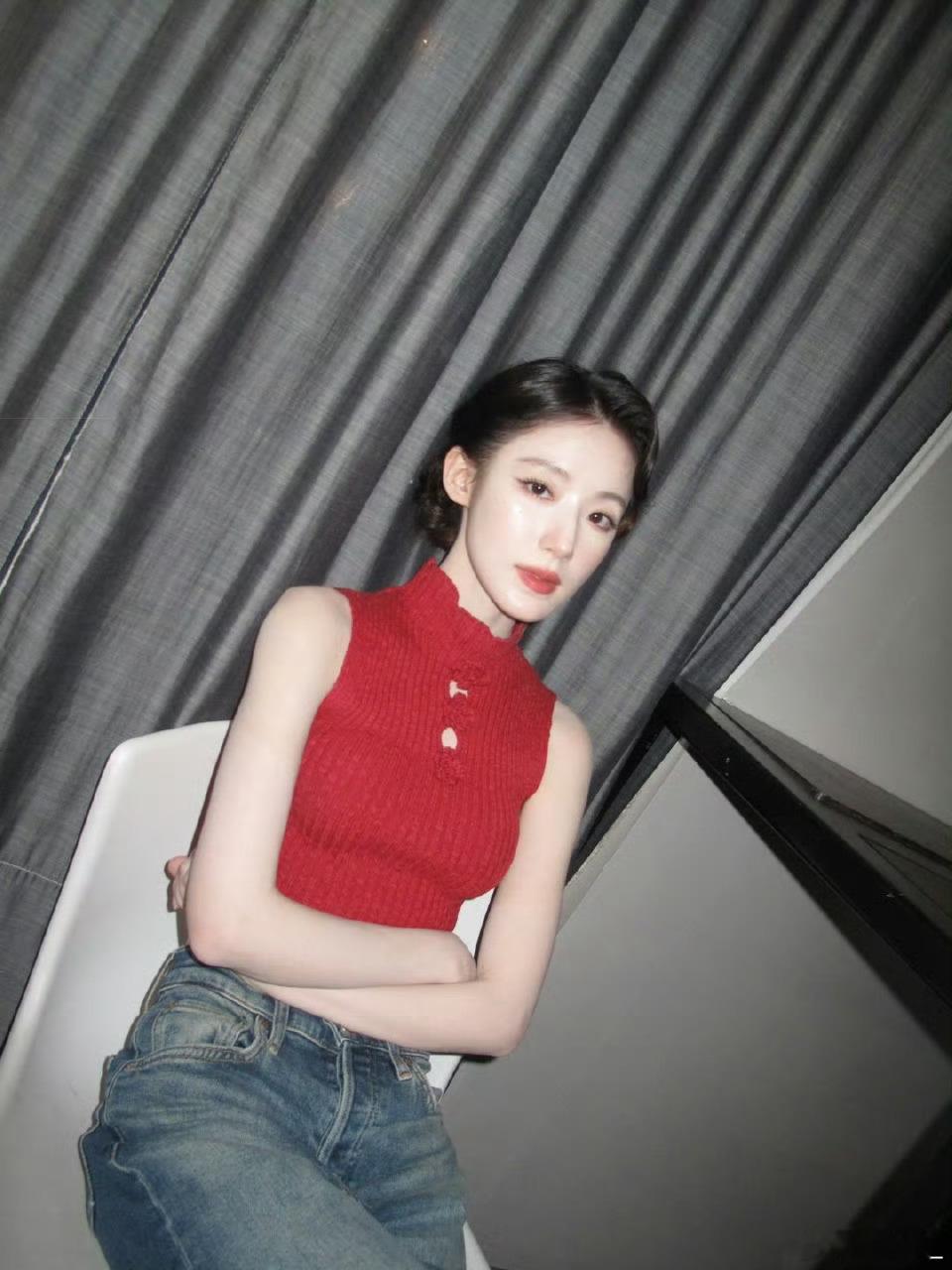 叶舒华瘦了好多别cue我们刷刷了她一直是一个很瘦的宝宝呀来看女神新营业