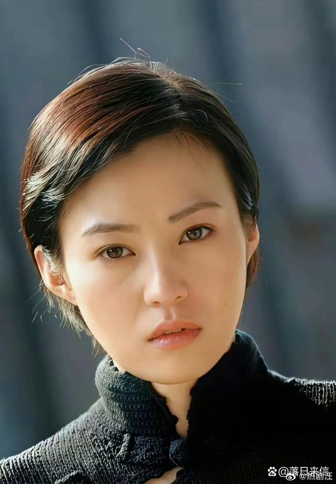怪不得当年邓超当年会喜欢郝蕾，原来年轻的时候这么青涩美丽