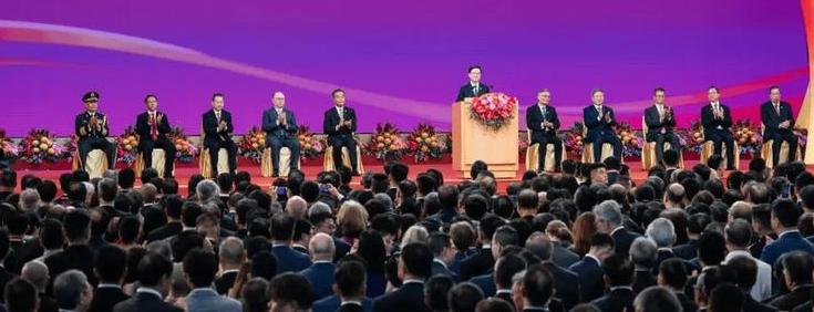 香港回归祖国27年来，GDP变化如下：1997年：1773.53亿美元，人均2.