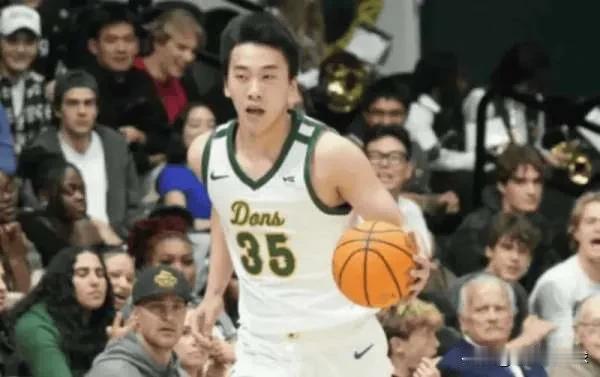 什么逆天操作？主教练离谱暂停毁掉绝杀引发球员暴怒今天进行的一场NCAA比赛