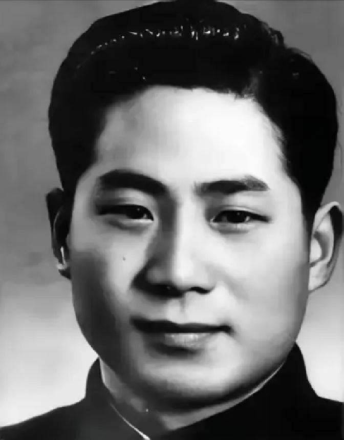 1949年10月，重庆大坪刑场，陈然背插死囚标签，双手反绑。当特务喝令他跪下时，
