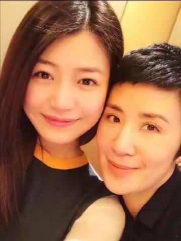 吴君如曾三次撮合古天乐陈妍希在娱乐圈这个充满奇妙故事的大舞台上，明星们的情感动态