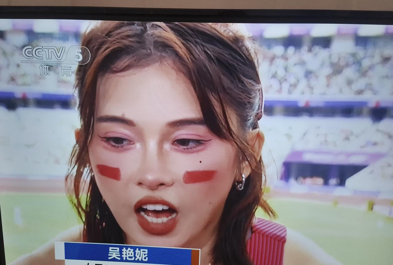 0.293的起跑反应，一起跑就落后，自己都慌张了，然后拼命追赶，但奈何前面落后得