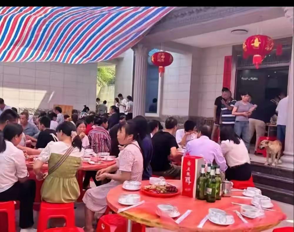 大姐因为这件事把我微信删了​前年我儿子结婚，大姐随了8000元。今年她女儿出嫁