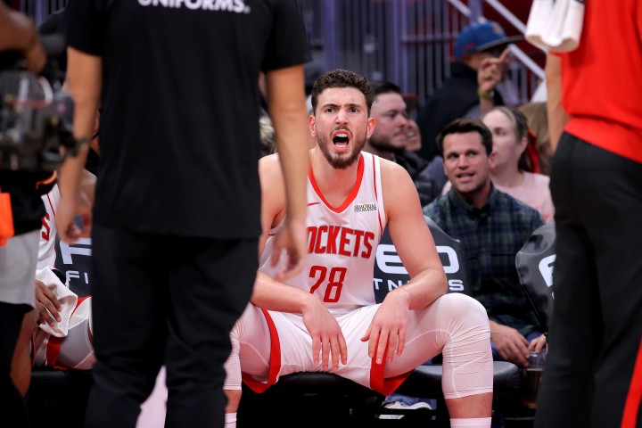 NBA著名记者扎克·洛维在一档节目当中谈到了他的一个构想，那就是火箭队和雷霆队中