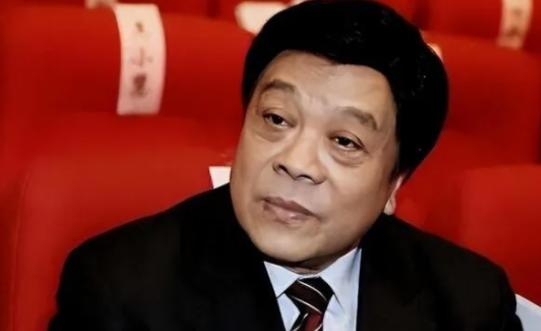 “赵忠祥瞒着妻子与我发生关系多年，并有特殊癖好，令我身心受到严重伤害！”2004