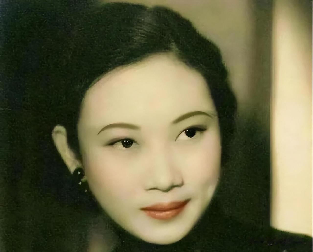 1938年，41岁的戴笠将美女秘书余淑衡带进了卧室，过了一会儿，戴笠给了余淑衡一