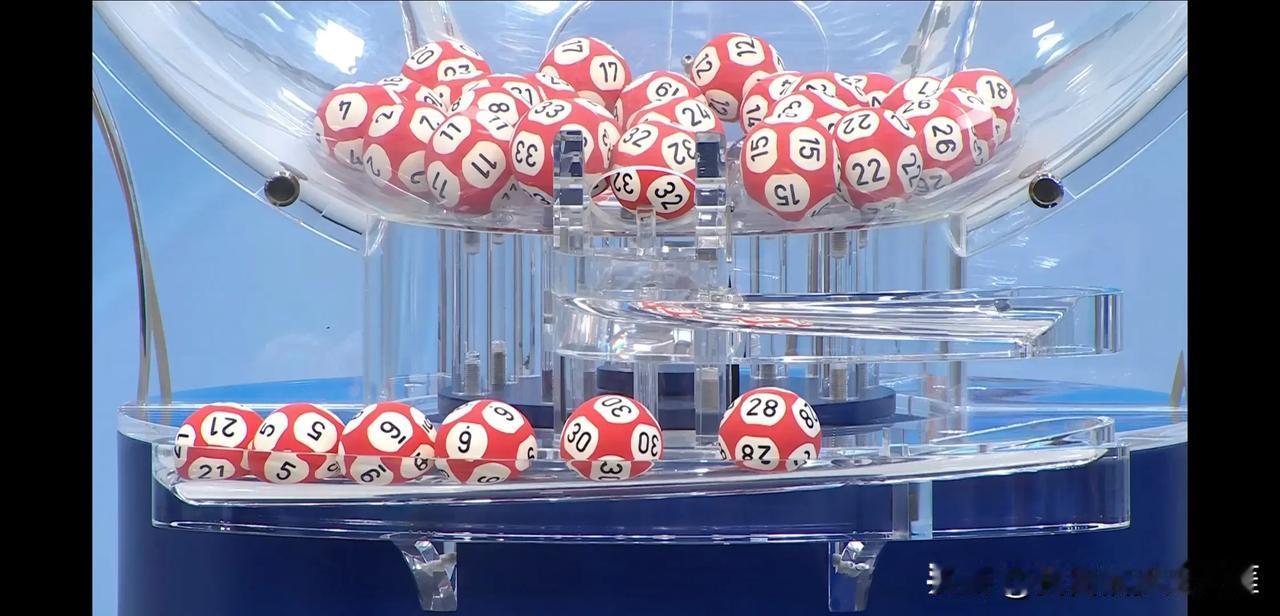 双色球105期的一点感觉供参考上期开出2大4小，大号连续偏弱，而大尾连续偏强，