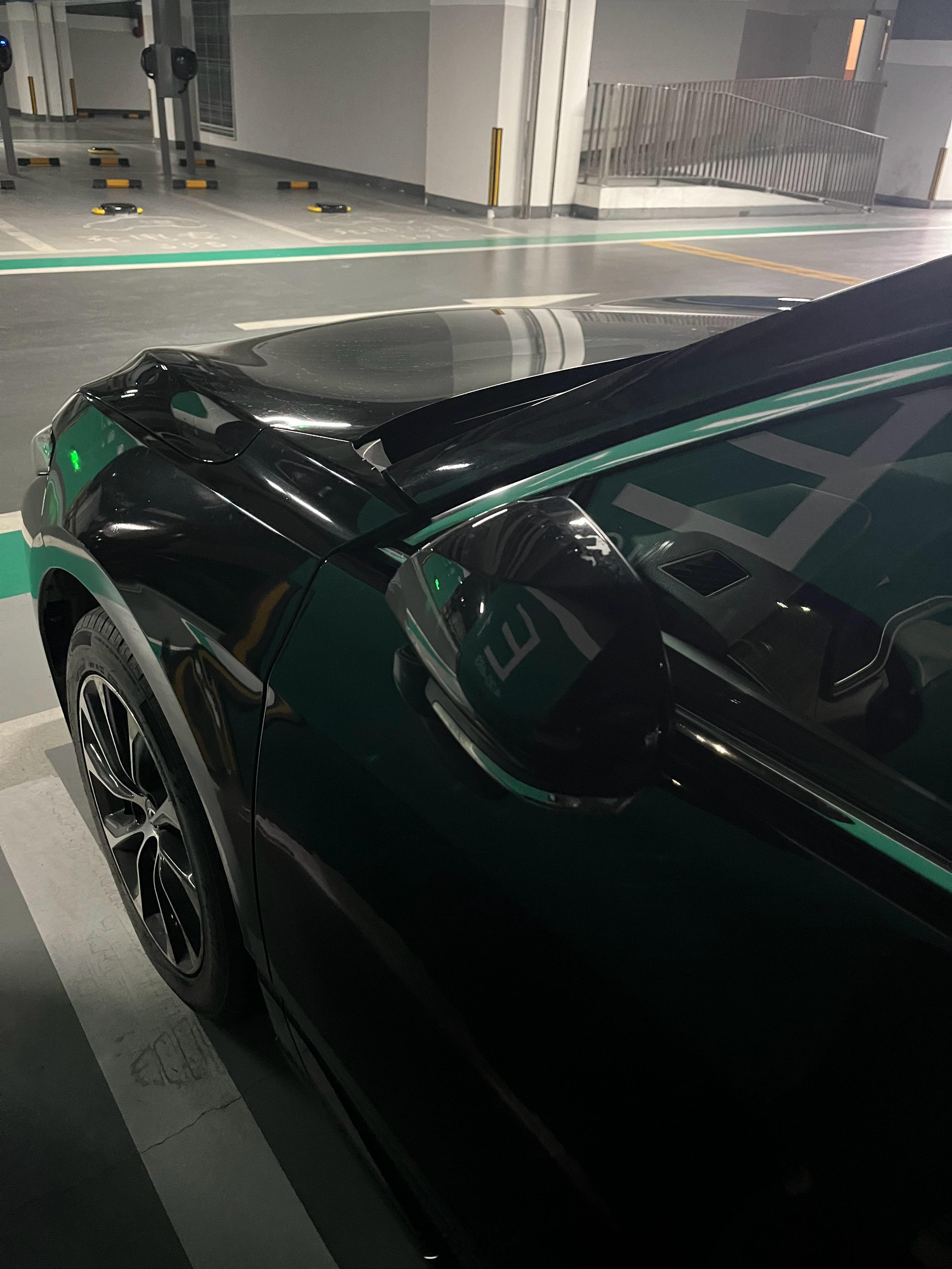 有些沙雕是一定得从这过吗，掰别人后视镜干嘛