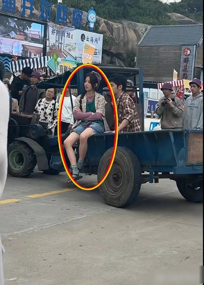 这脸是天然的，还是整容的？也太完美了。