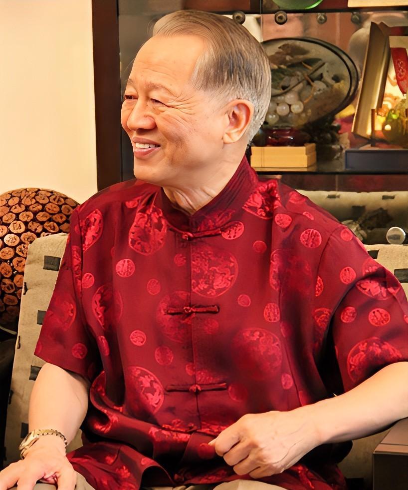 曾仕强说，年轻的时候用你的身体去赚钱，赚到钱以后发现全身都病了，完后老了以后就开
