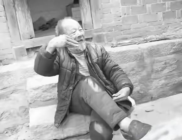 老人名叫段金锁，平山县松坪村人，山县松坪村人，1924年出生。他精通武艺，学的是