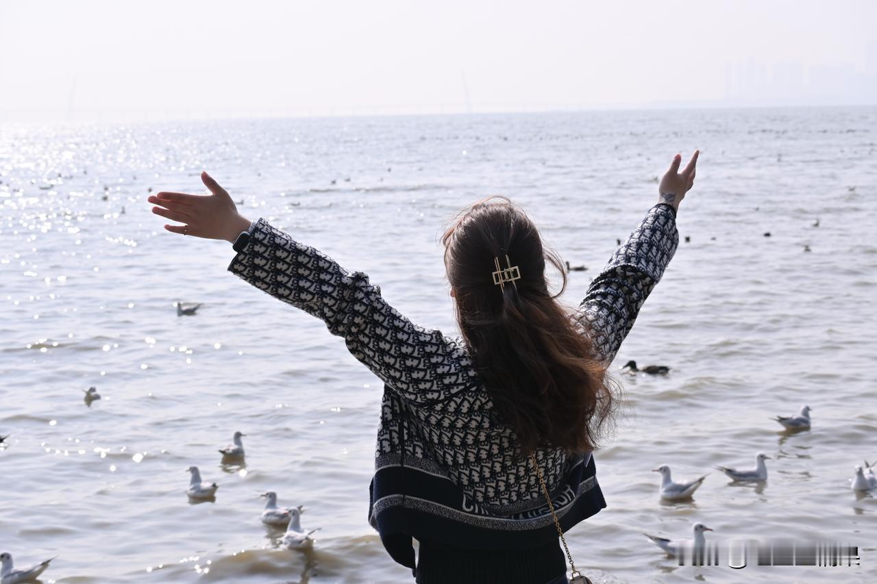 记住要远离让你不开心的人！成年人一定要有自己的爱好，并努力完成它，才能化解生活