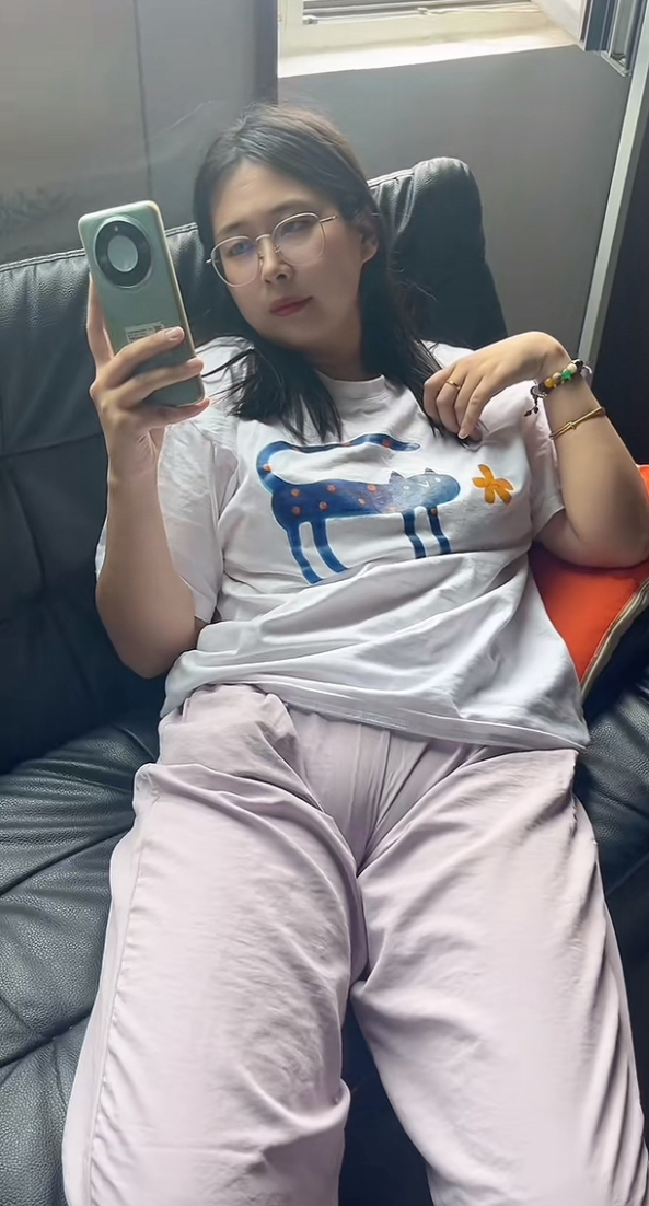 成天家务不干，饭也不做成天看手机