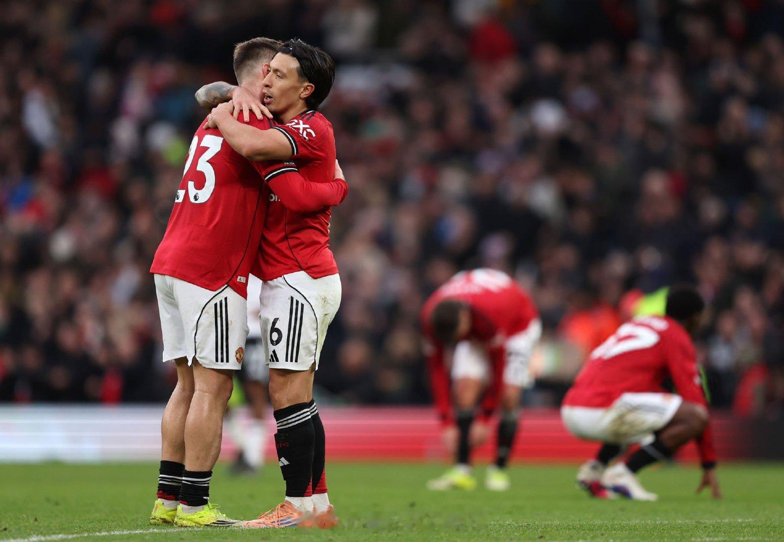 【玻璃人变铁人】本赛季英超联赛，其中一位首发踢满全部24轮比赛的球员，曼联左后卫