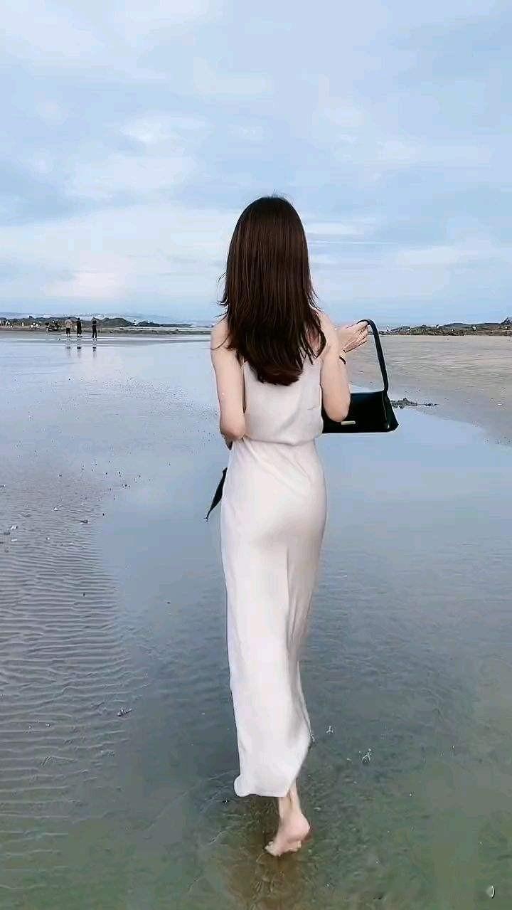 真正的自由，是不用看任何人脸色活着吗？不碰手机不碰朋友圈，才是真正的狠角