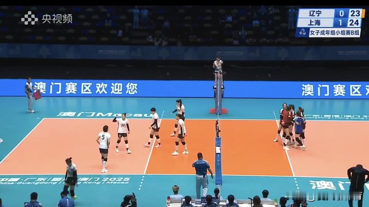 辽宁女排真的是扶不起的阿斗啊！输给上海女排的这两局，都是开局领先那么多，局末被上