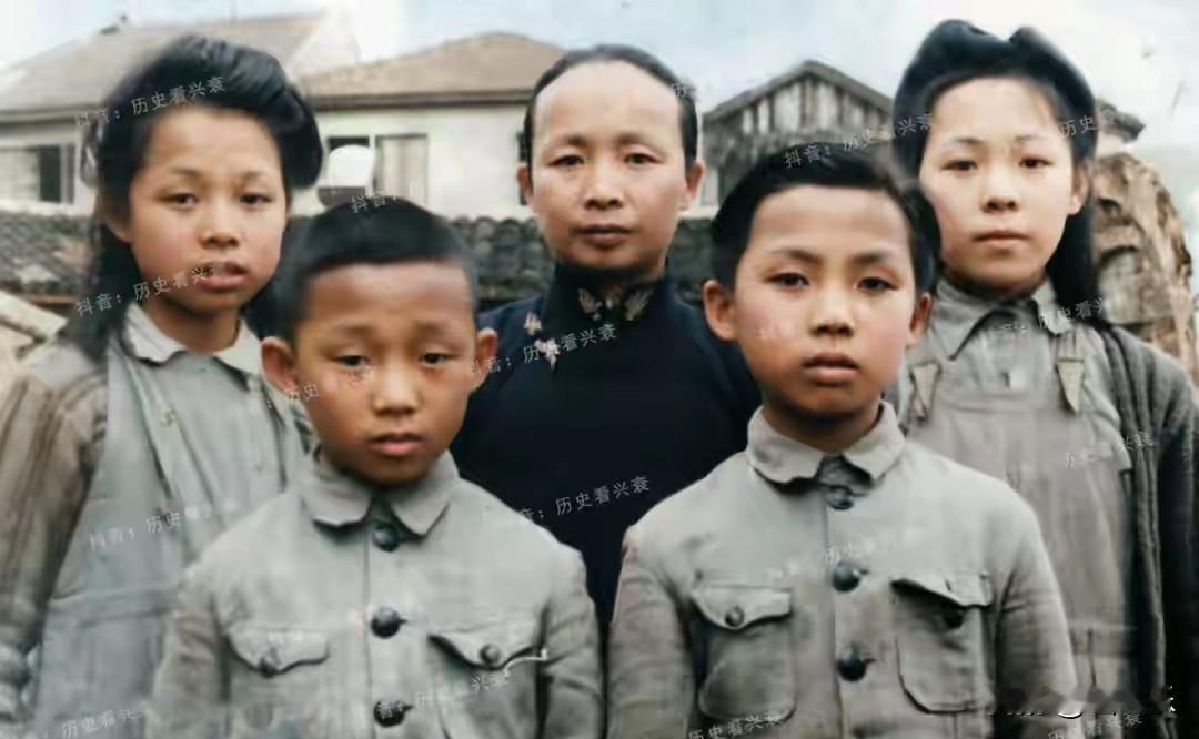 谢晋元被杀后，老婆和4个孩子流浪上海街头，陈毅：马上去查1949年6月的一天