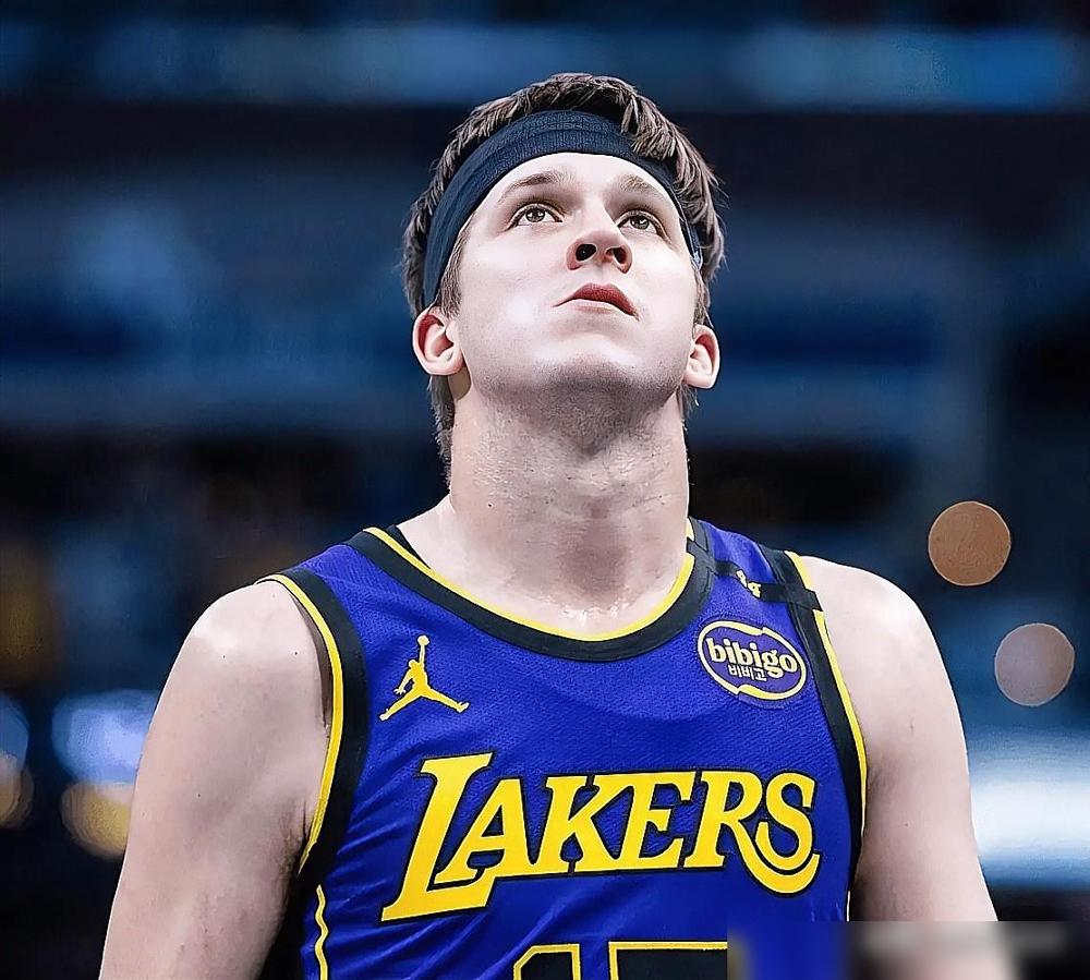 湖人遭重创，里夫斯又受伤了！今日NBA圣诞大战，在湖人对阵火箭的比赛中，斯马特下