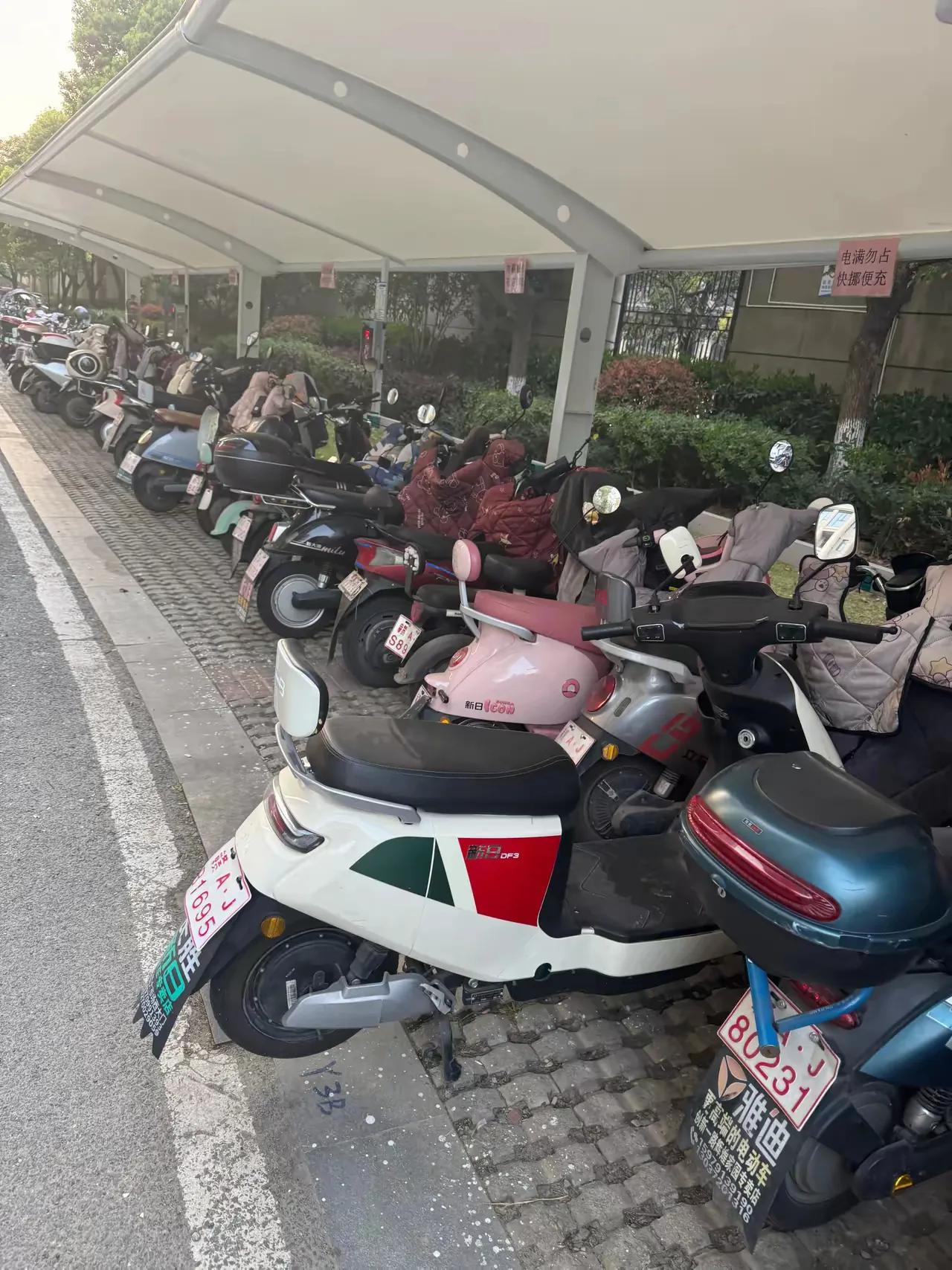 发现了没，不知道从什么时候开始大街上很多电动车已经不锁了。其实原因很简单:现