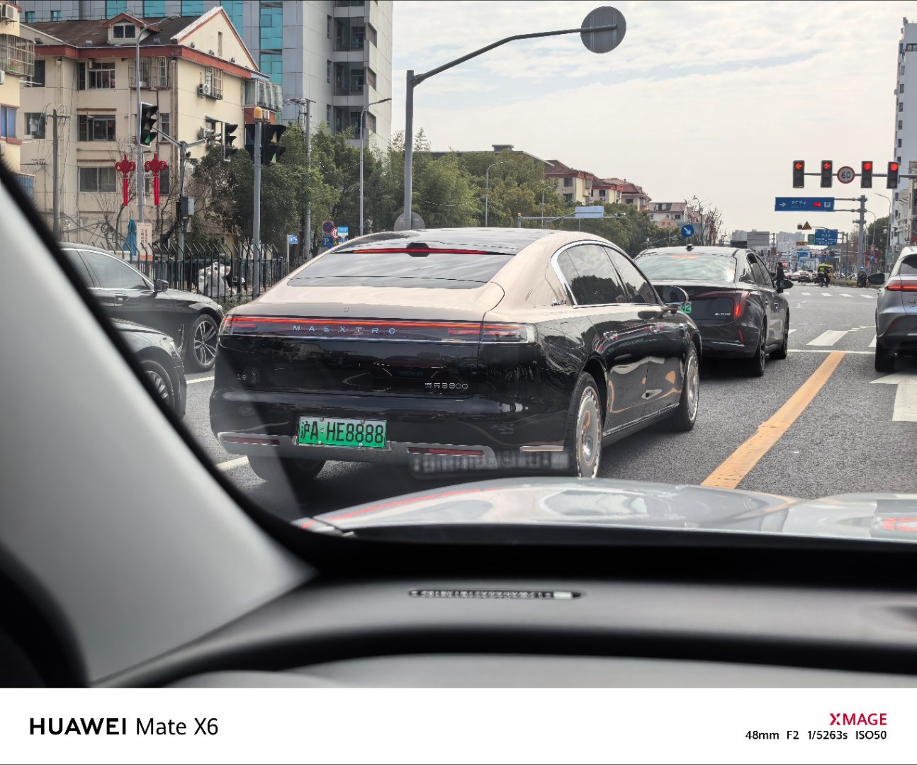 大哥，这车牌，太尊了我选的尊界S800也是同款配色这配色气场够足波波的车世界