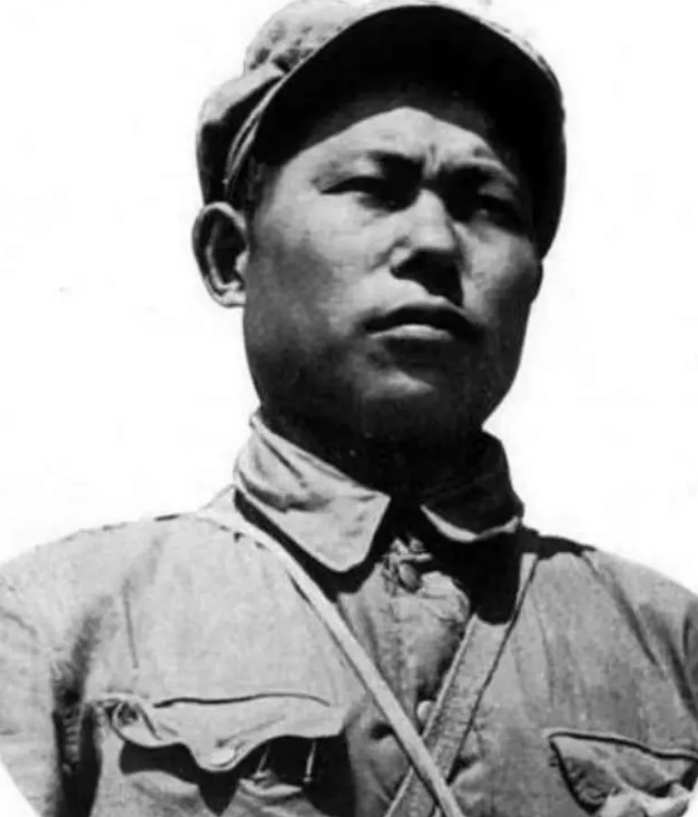 3秒生死赌命！爆破英雄李光禄：血染佛弥地，一夜炸翻三辆英军喷火坦克的绝命传奇
