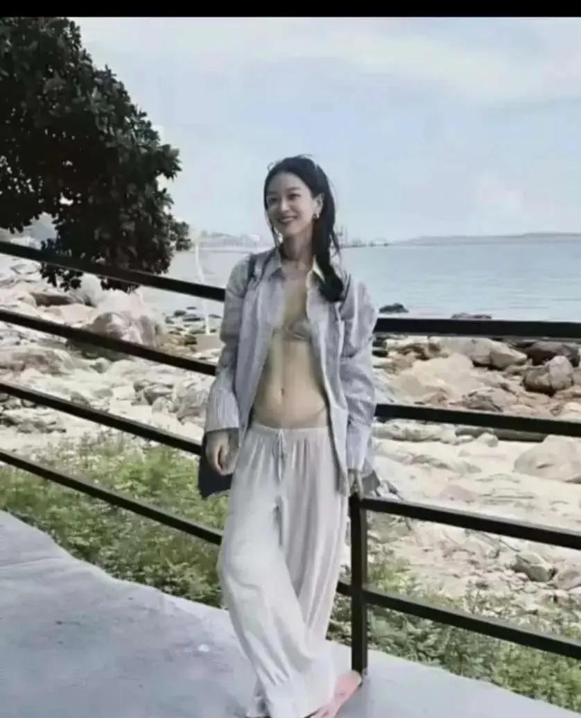 刘诗诗太美啦！仙女下凡一样漂亮！笑容甜美，气质如兰，给人一种特别干净的感觉，真的