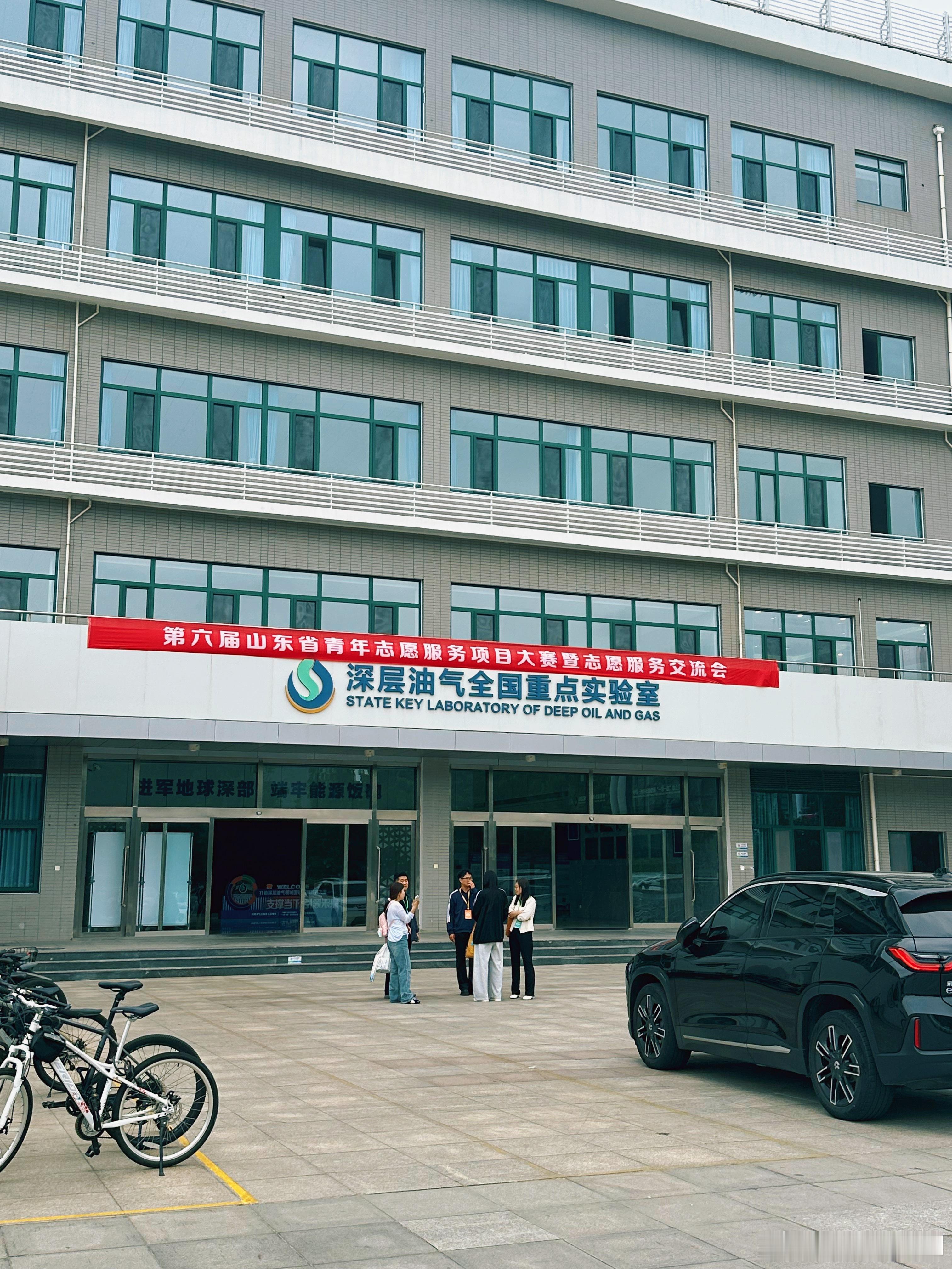 一下车，天呐，太冷了济南热懵，青岛冻傻了草率了，穿短袖青岛短袖记录生活每一天