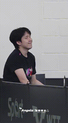 看到林诗栋输了，王楚钦一脸无奈地起来继续训练。牛冠凯和向鹏也很快从电视前走过来