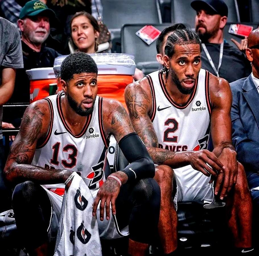 小卡爆砍55分，快船球迷却急着要拆队？这事儿真有点魔幻。小卡刚打出队史新高的