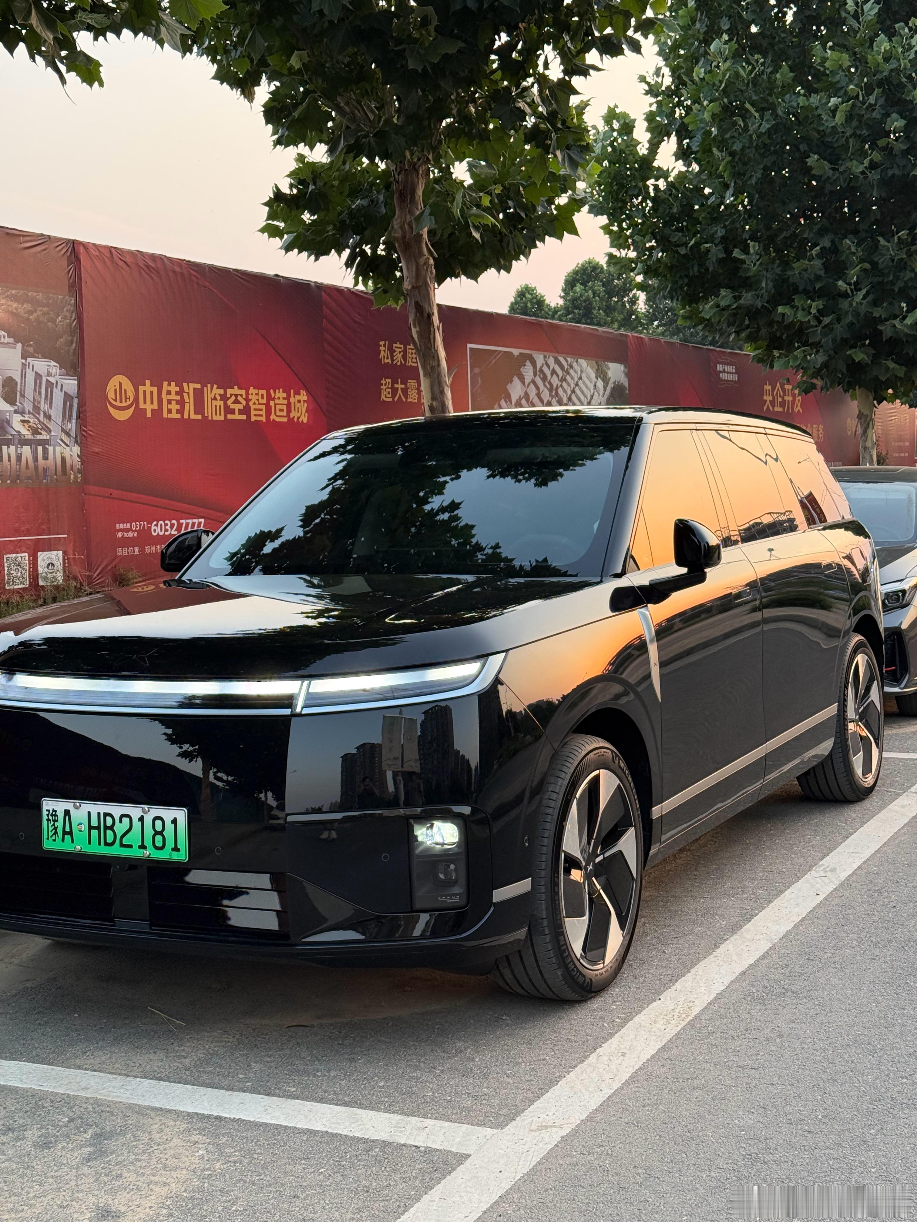 这车太大了，平时停的车位勉强能进去，要是车位前后都有车，估计停进去够呛小鹏gx