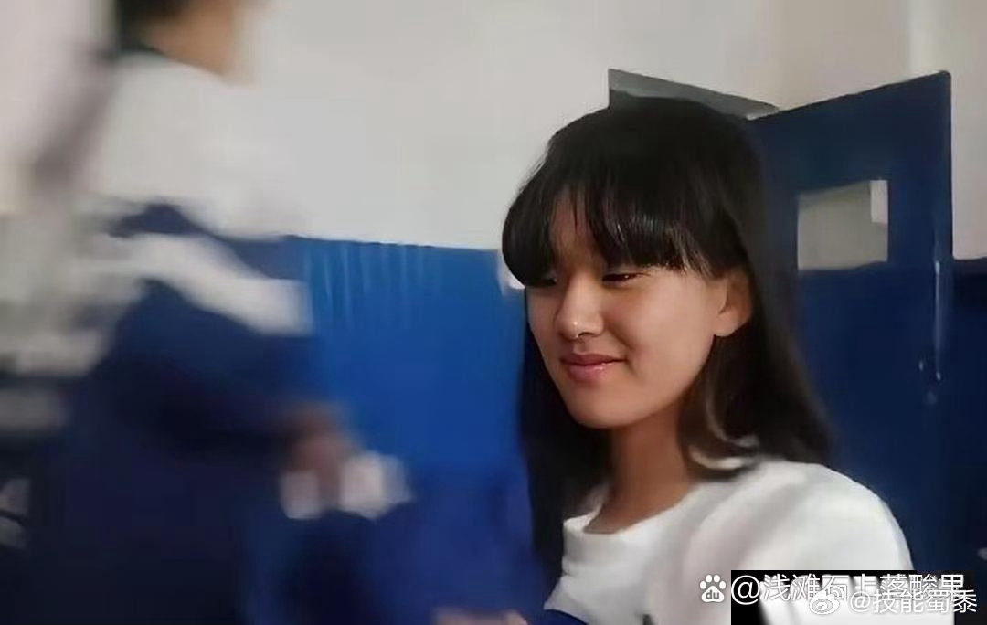 赵露思中学时期学生照流出，确实很美。​​​