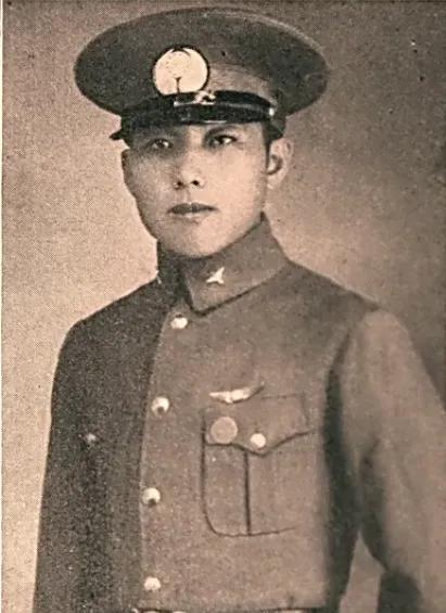 1937年8月17日，阎海文驾机随第五大队轰炸上海北四川路日军陆军司令部时，被高