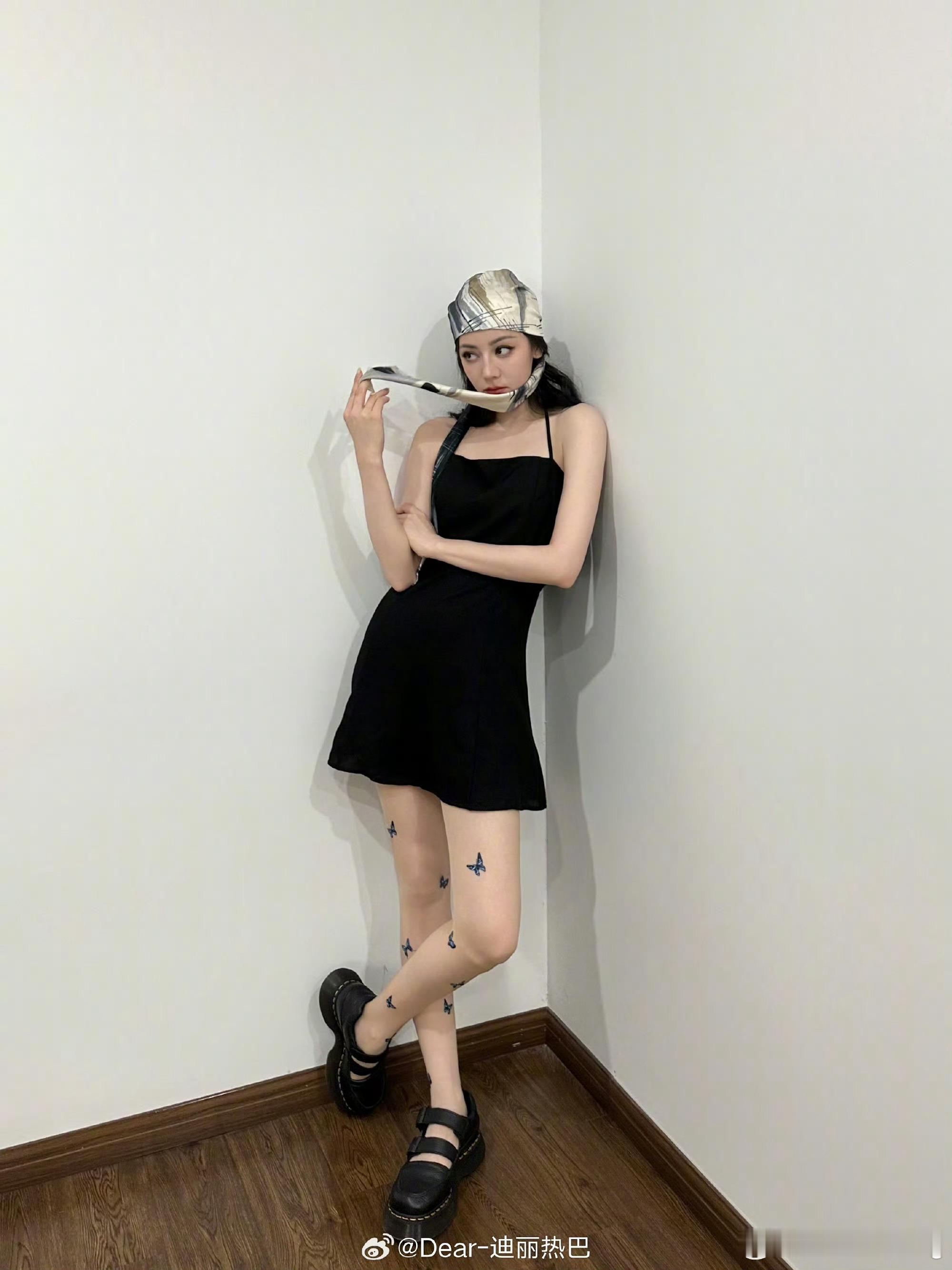 假装我是第一个刷到的…热巴美，和美女贴贴（抱）​​​